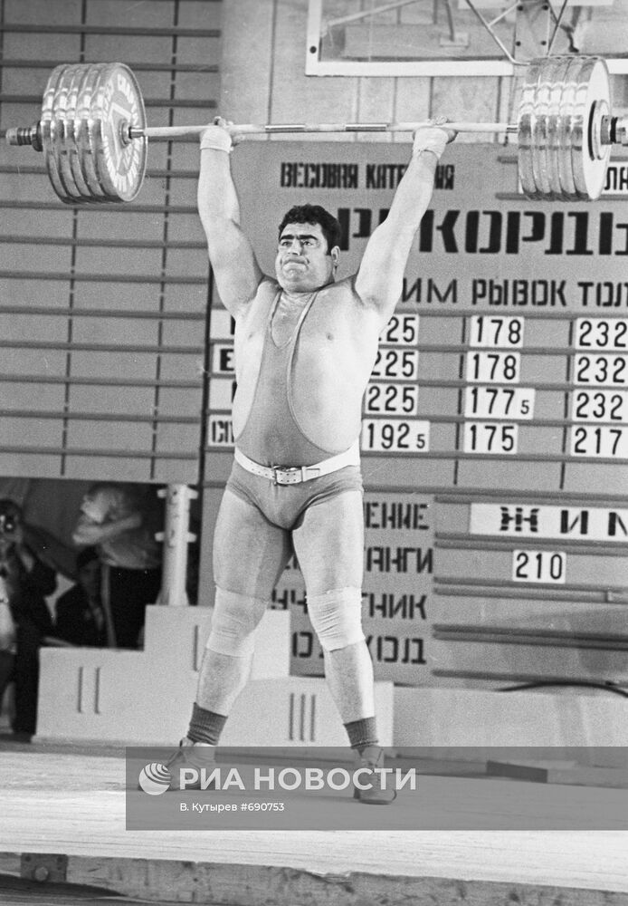 Спортсмен Василий Алексеев
