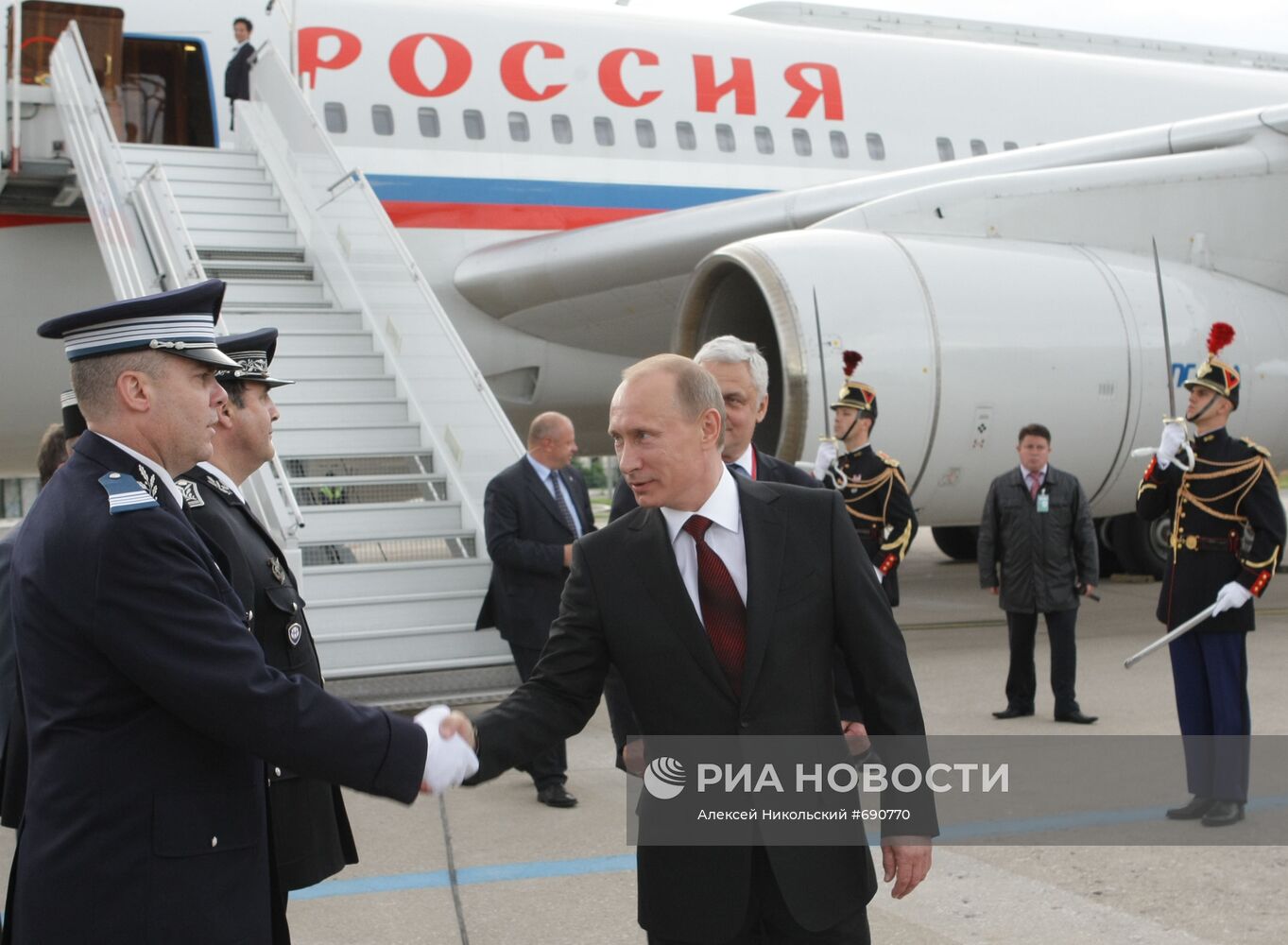 Владимир Путин прибыл в Париж