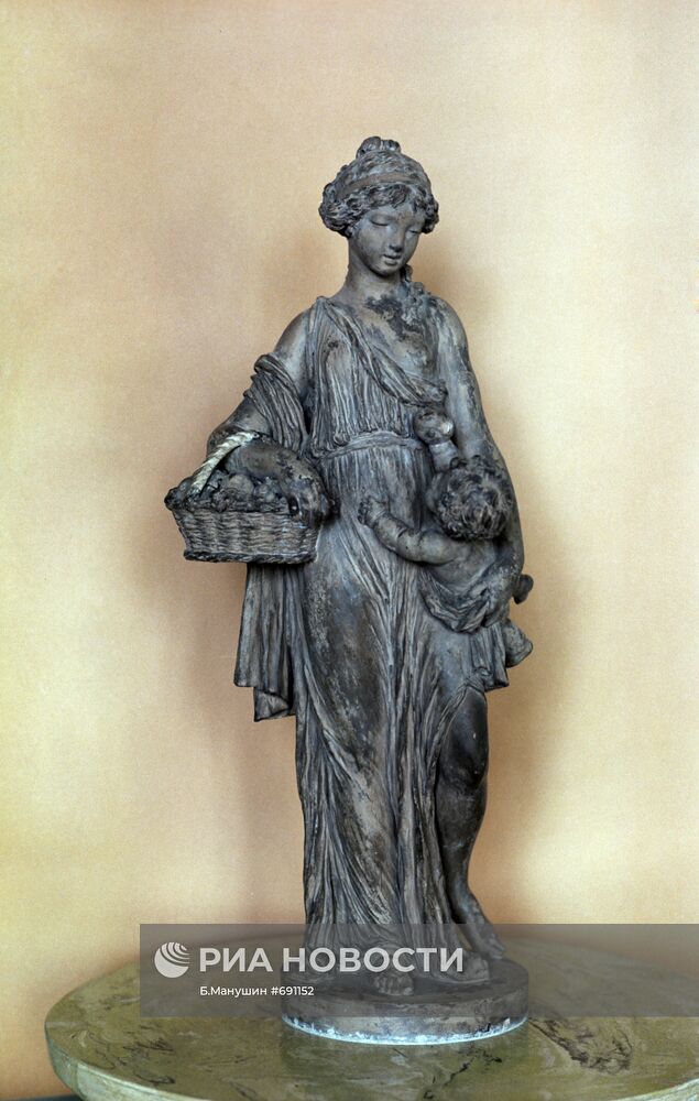 "Девушка с ребенком"