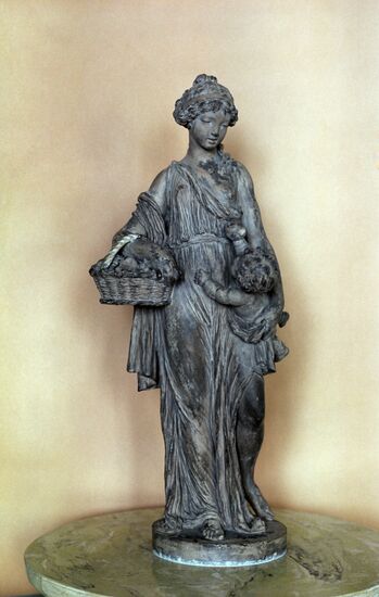 "Девушка с ребенком"