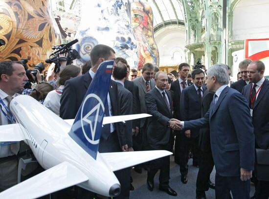 Рабочий визит Владимира Путина в Париж. Второй день