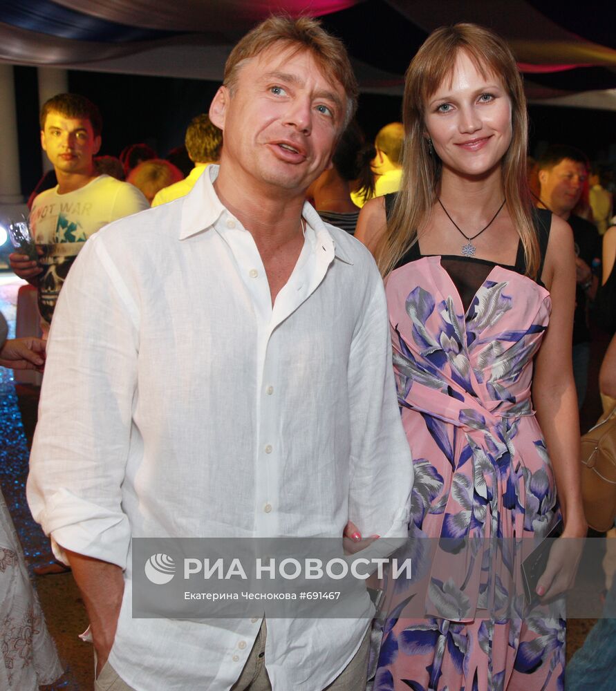 Антон Табаков с супругой Анжеликой