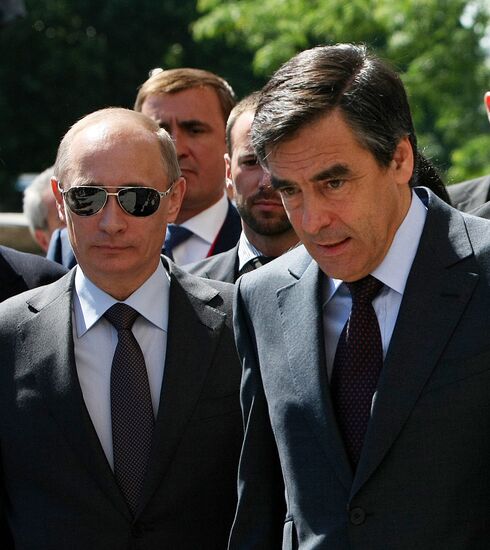 Прогулка премьер-министров России и Франции по Парижу