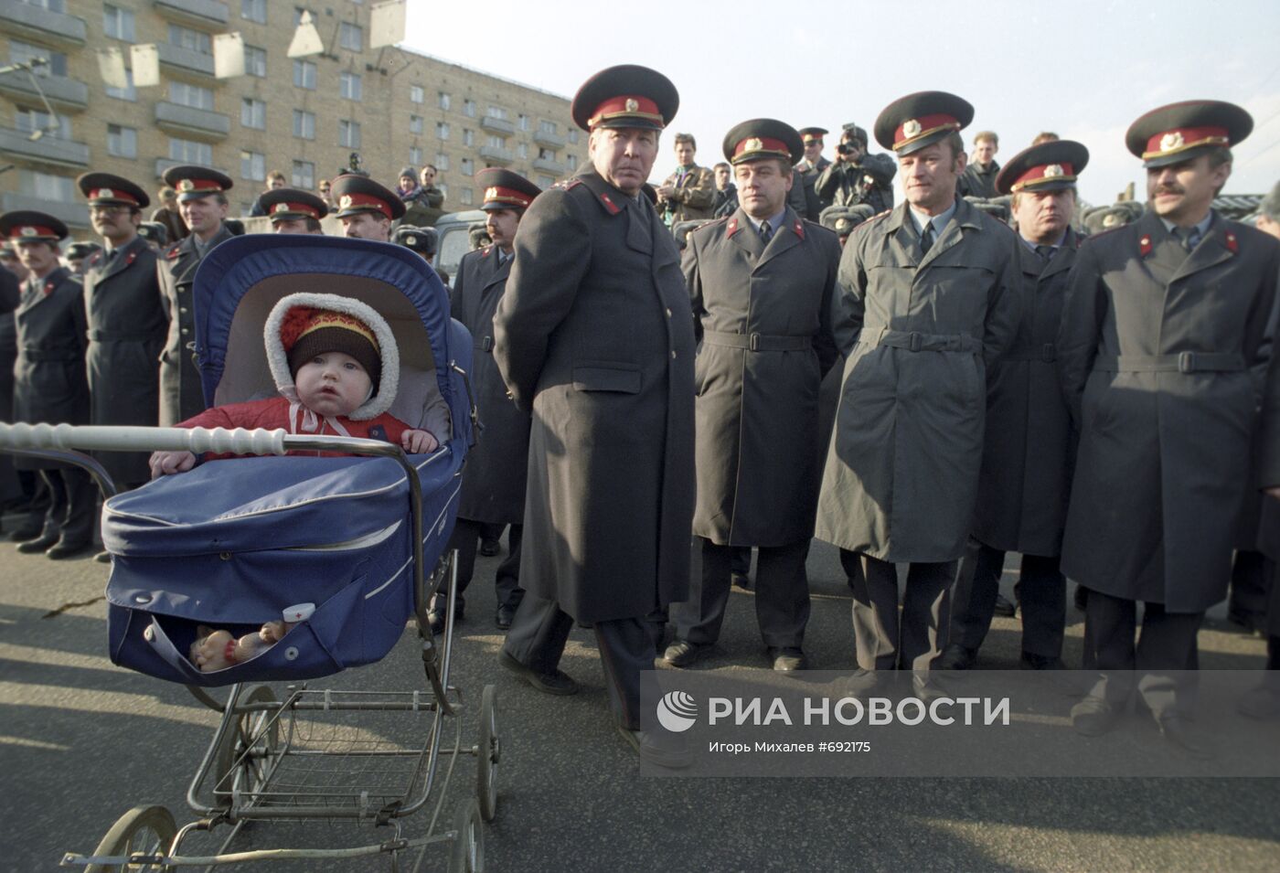 На улицах Москвы перед всероссийским референдумом