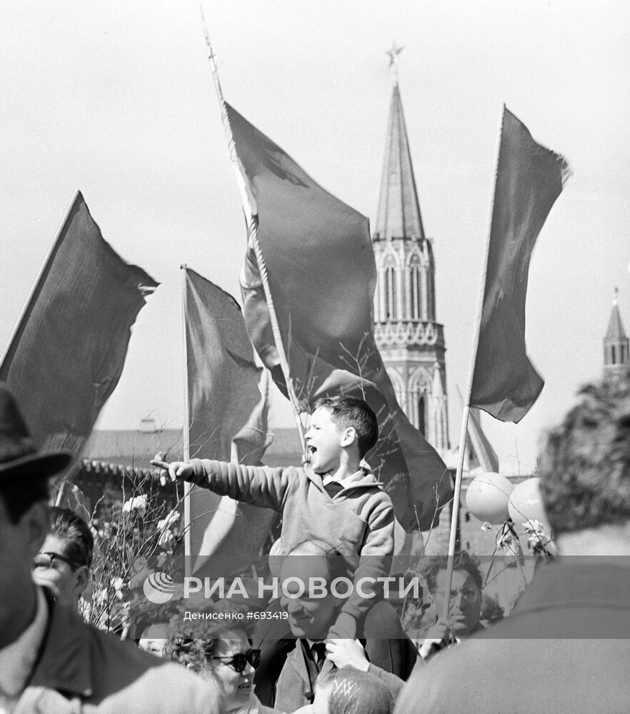 Праздничная демонстрация на Красной площади