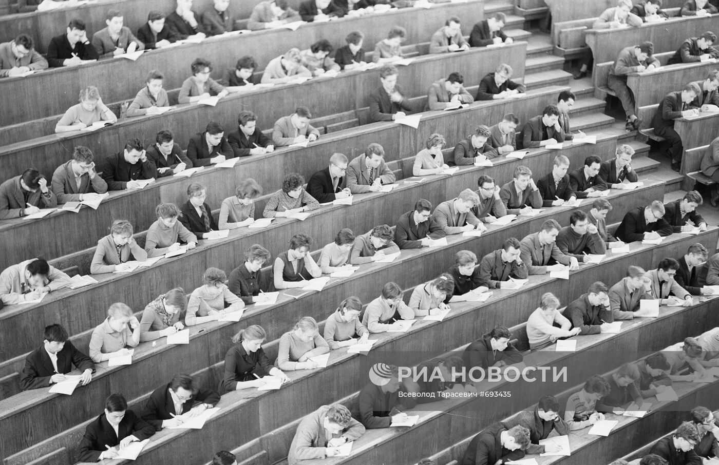 В аудитории МГУ во время лекции