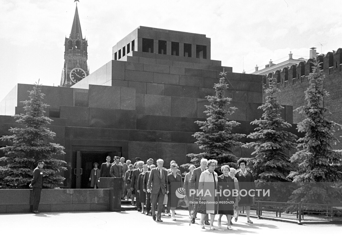 Делегация немецких антифашистов посетила Мавзолей В.И. Ленина