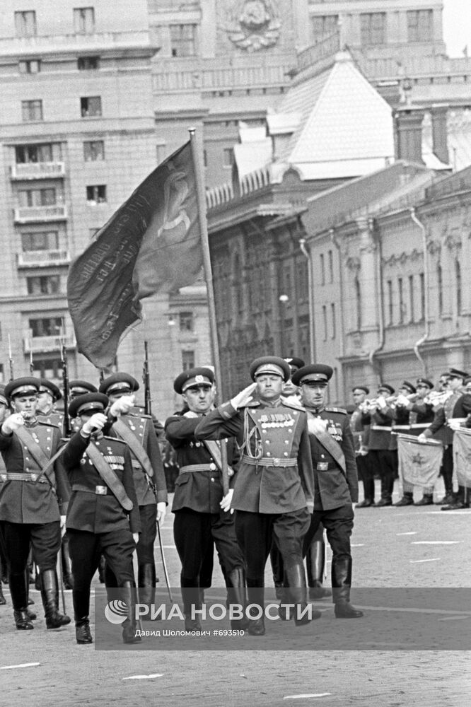 Парад Победы на Красной площади 9 мая 1965 года