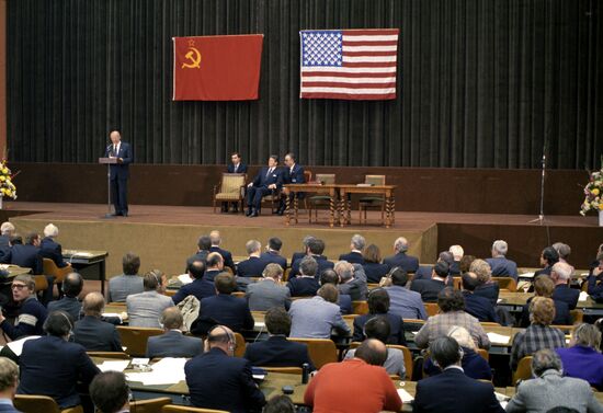 На церемонии завершения советско-американской встречи
