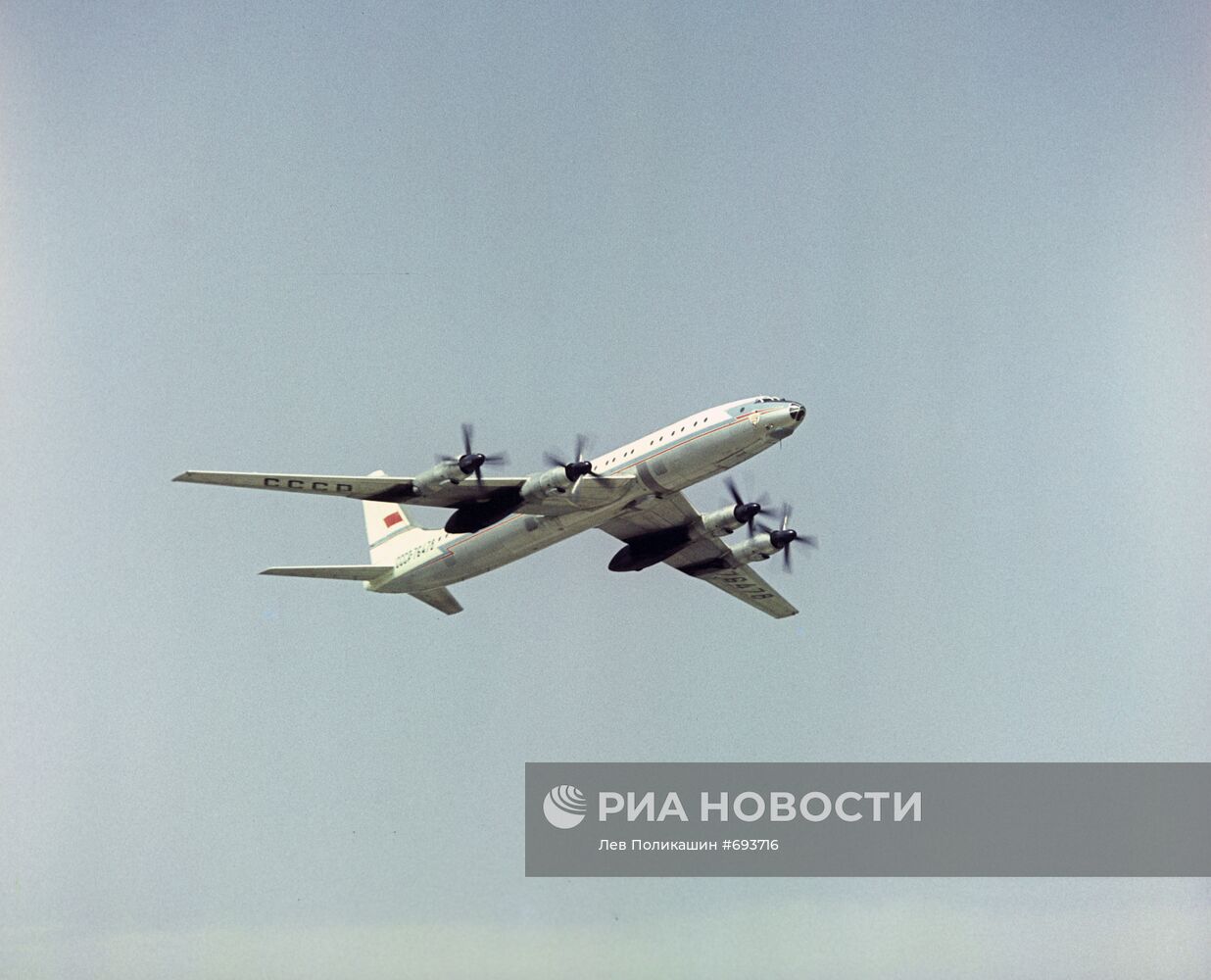 Пассажирский самолет Ту-114