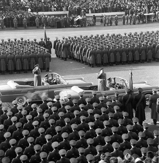 Военный парад на Красной площади 7 ноября 1966 года