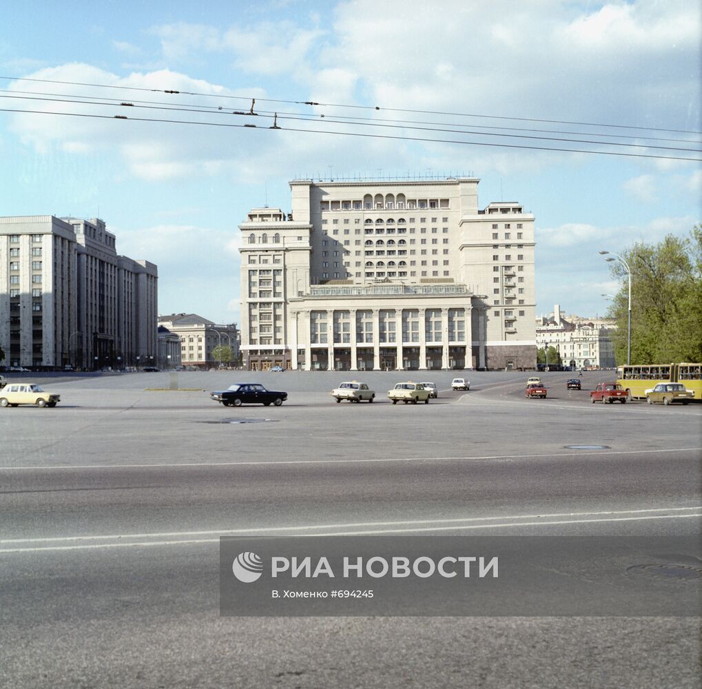 Площадь 50-летия Октября в Москве