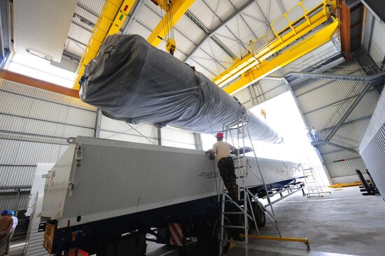 Сборка ракеты в комплексе "Союз"