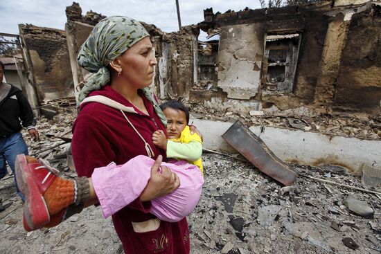 Разрушения в поселке Кыр-Арык