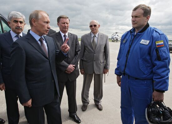 Премьер-министр РФ В. Путин посетил ЦАГИ в Жуковском