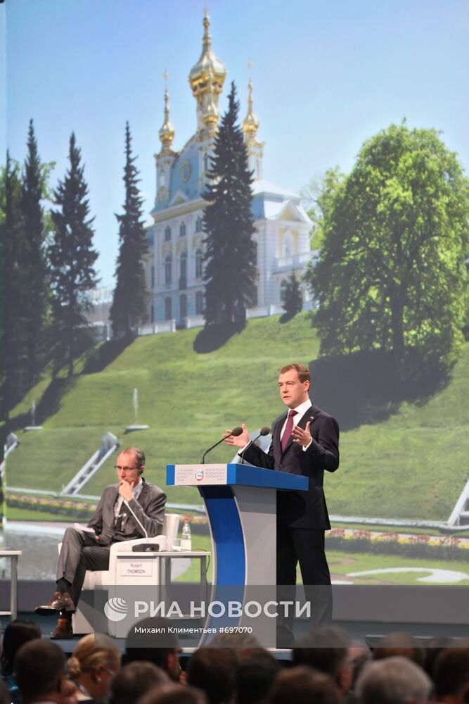 Д.Медведев принимает участие в работе ПМЭФ 2010 г.
