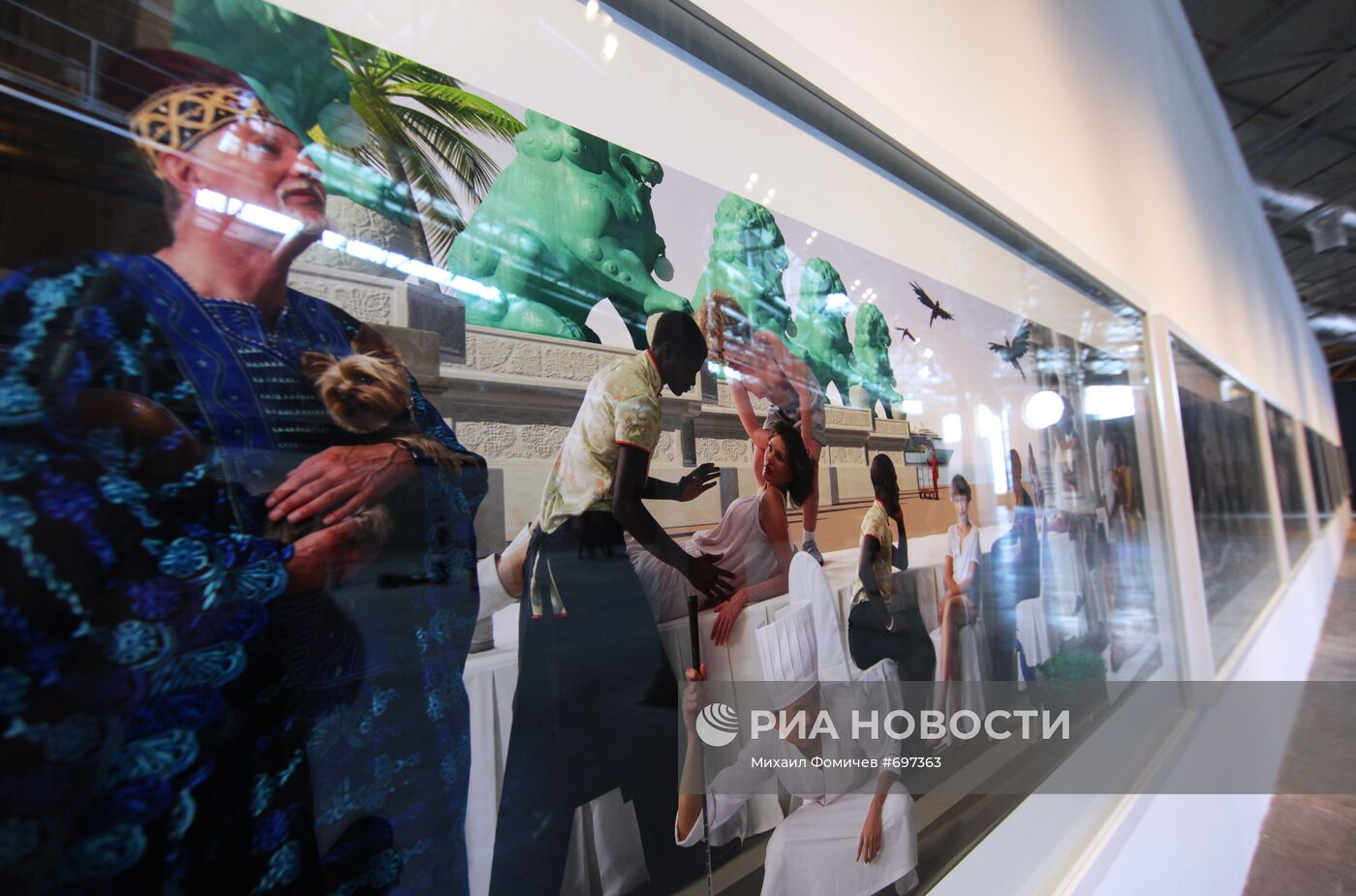 Пресс-показ выставки "Пир Трималхиона" группы AES+F