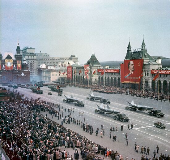 Военный парад, посвященный 20-летию Победы