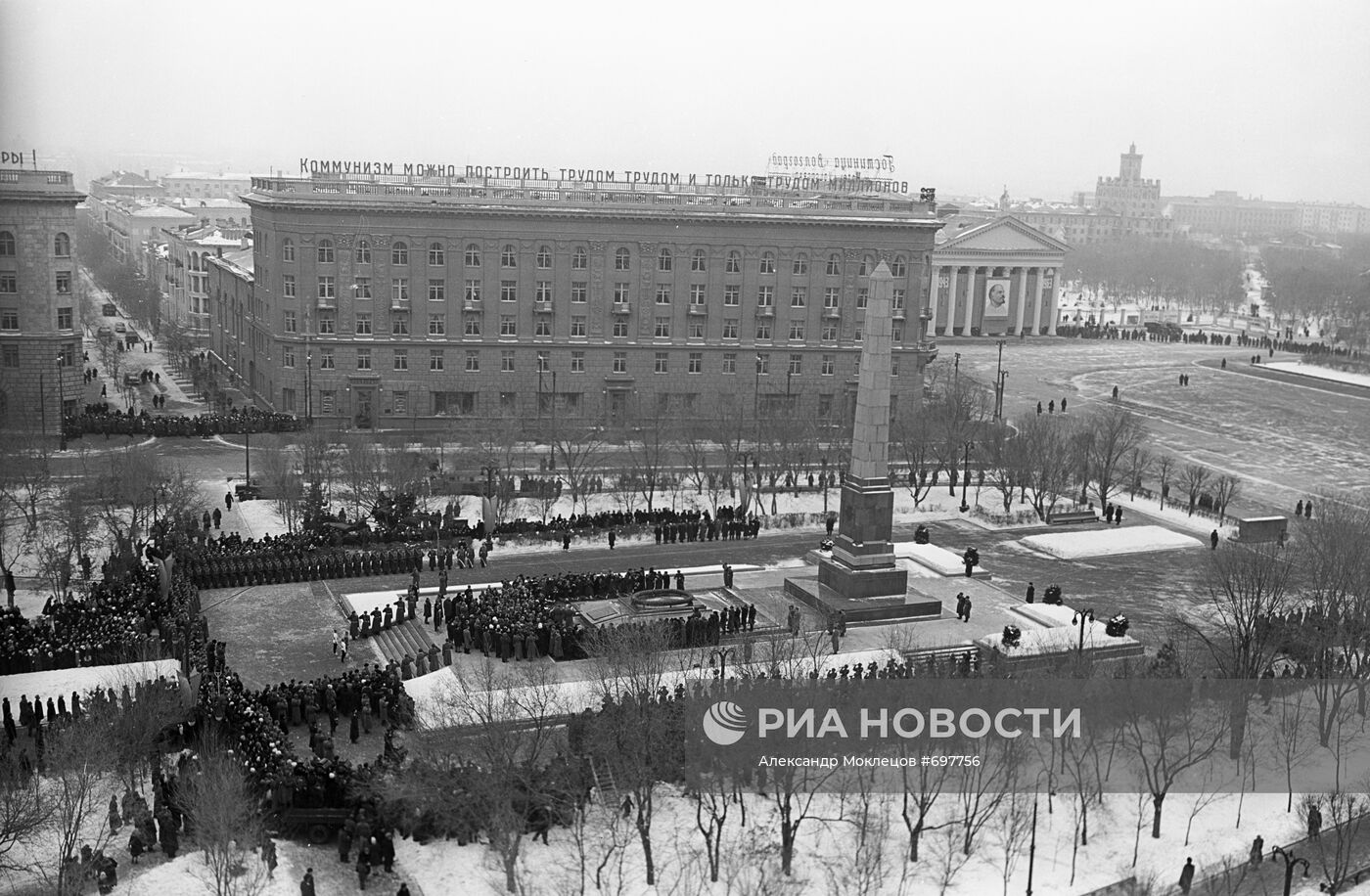Митинг, посвященный 20-летию Сталинградской битвы