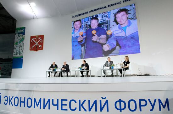 Жан-Ив Ле Галь, Анатолий Перминов и Сергей Крикалев