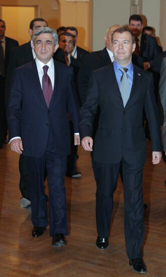 Дмитрий Медведев и Серж Саргсян посетили СПбГУ