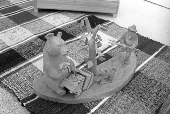 Деревянная скульптурная композиция. Богородская резьба