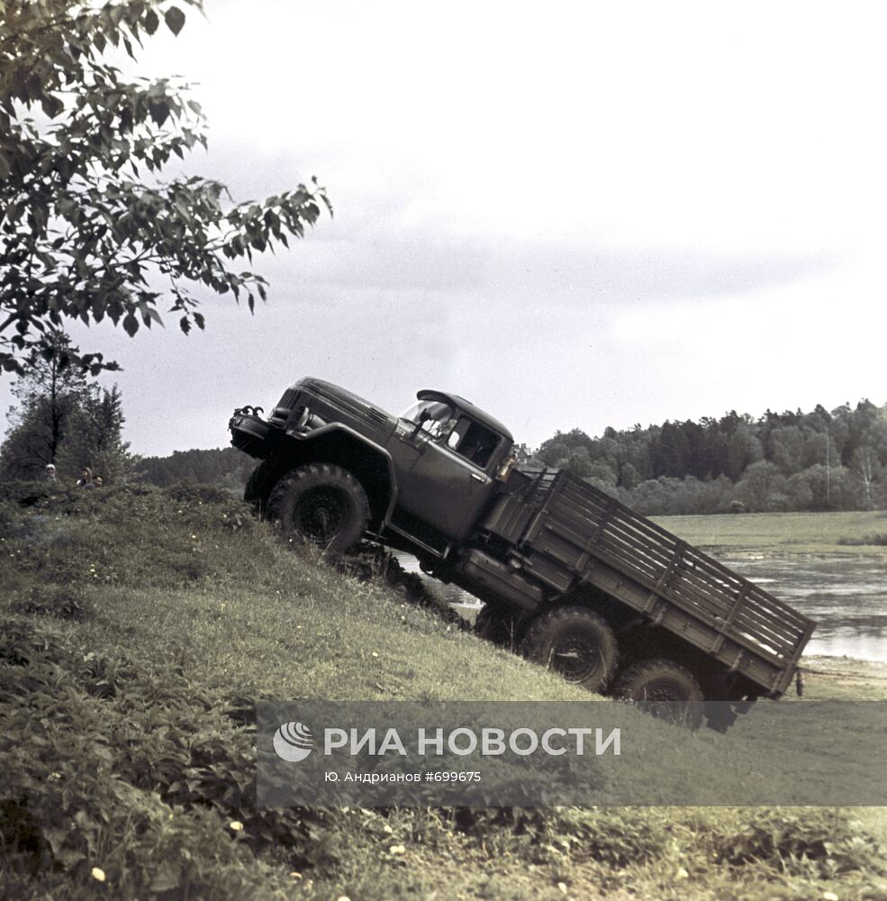 Грузовой автомобиль ЗИЛ-131