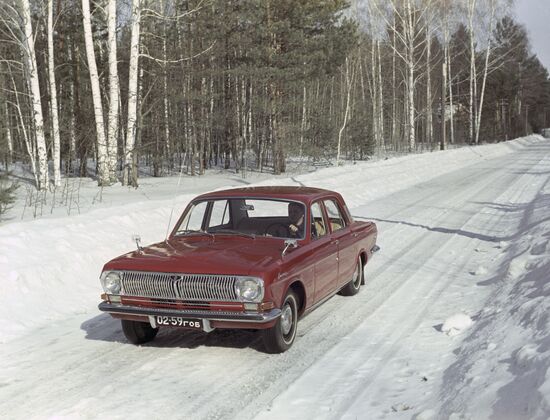 Советский автомобиль ГАЗ-24 "Волга"