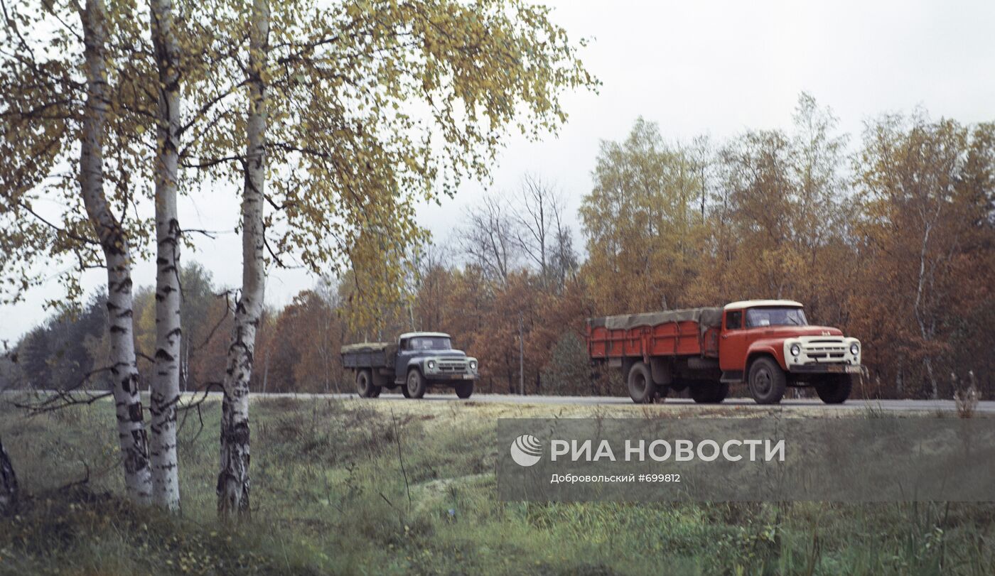 Советский грузовой автомобиль ЗИЛ-130