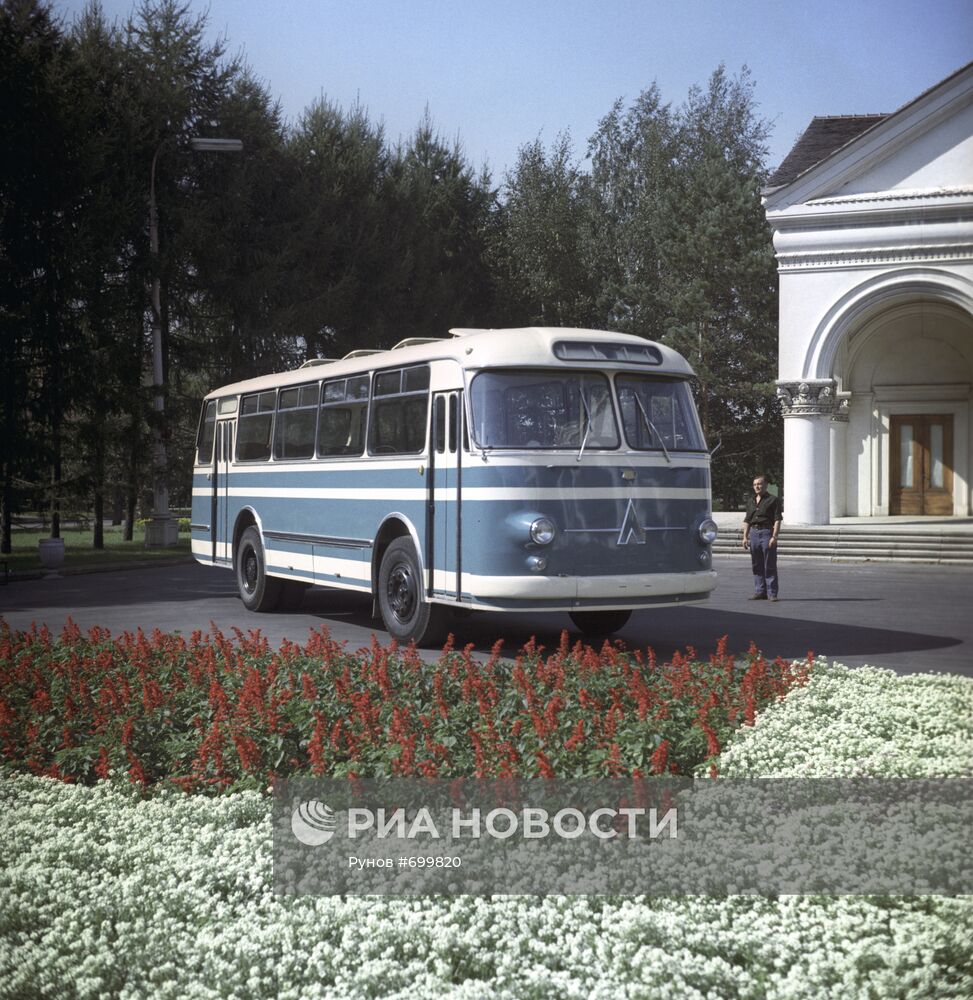 Советский автобус ЛАЗ-697
