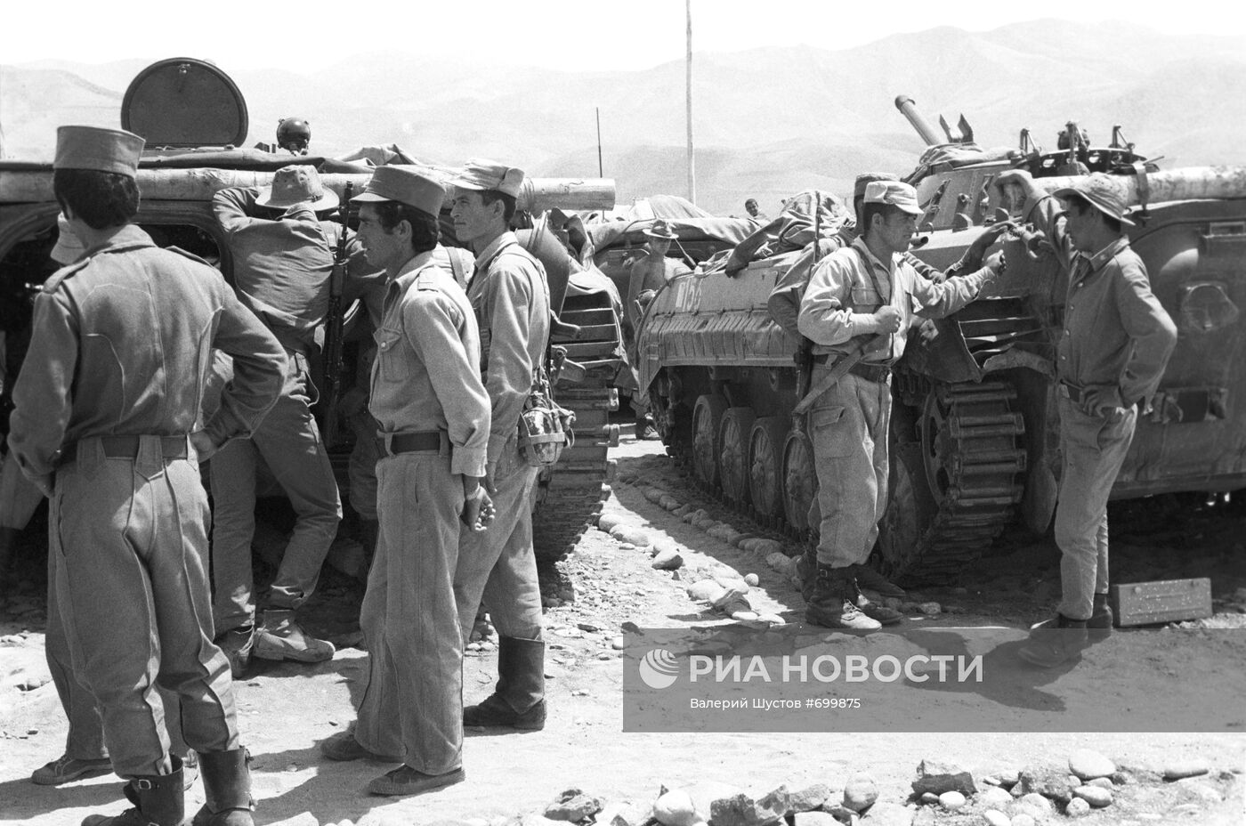 Афганские солдаты в гостях у советских воинов
