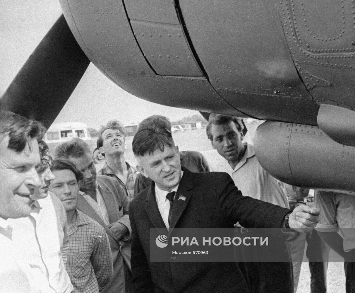 АНТОНОВ АН-2М ДЕМОНСТРАЦИЯ