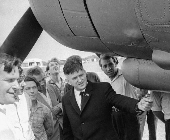 АНТОНОВ АН-2М ДЕМОНСТРАЦИЯ