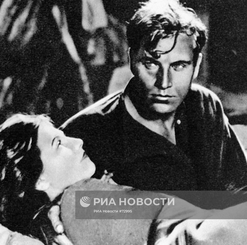 Тамара Макарова и Иван Новосельцев в фильме "Комсомольск"