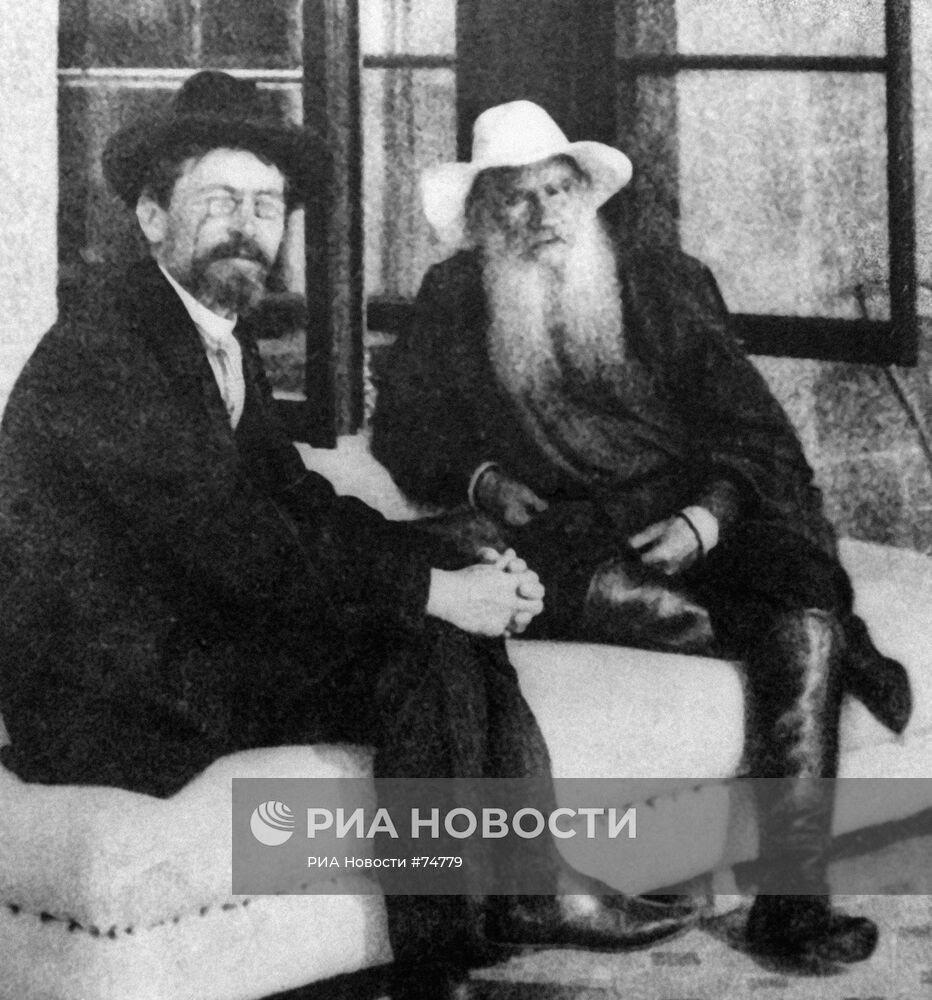 Писатели А. Чехов и Л. Толстой