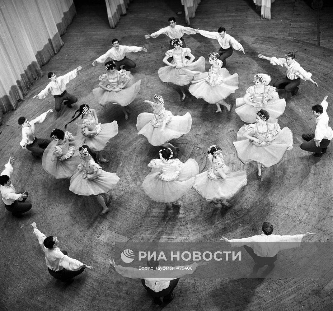 МОЛОДЕЖНЫЙ ТАНЕЦ АНСАМБЛЬ «ДАРНИЧАНКА»