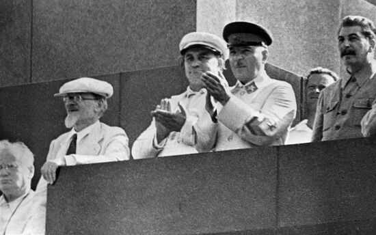 Максим Литвинов, Михаил Калинин, Георгий Димитров, Климент Ворошилов, Иосиф Сталин