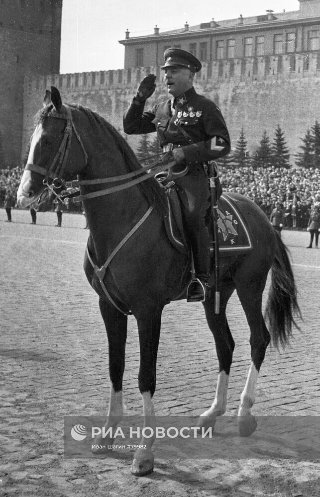 ВОРОШИЛОВ ПАРАД