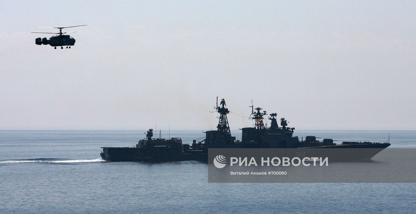 Совместный выход в море кораблей Тихоокеанского флота