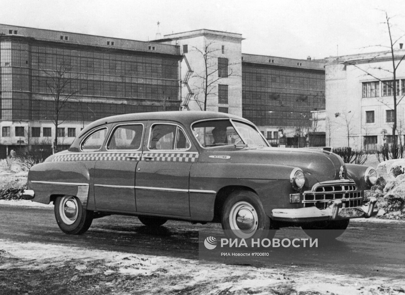 Легковой автомобиль "ГАЗ-12"