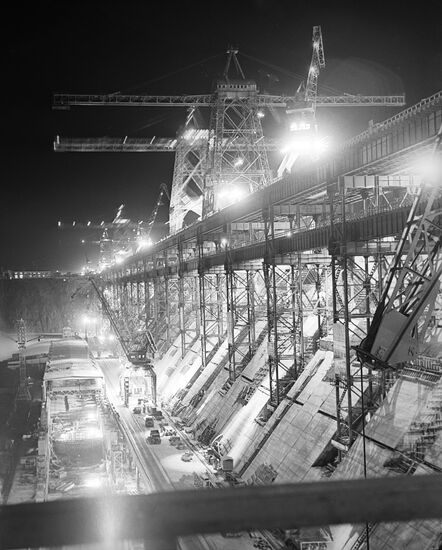 Братская гидроэлектростанция на реке Ангаре