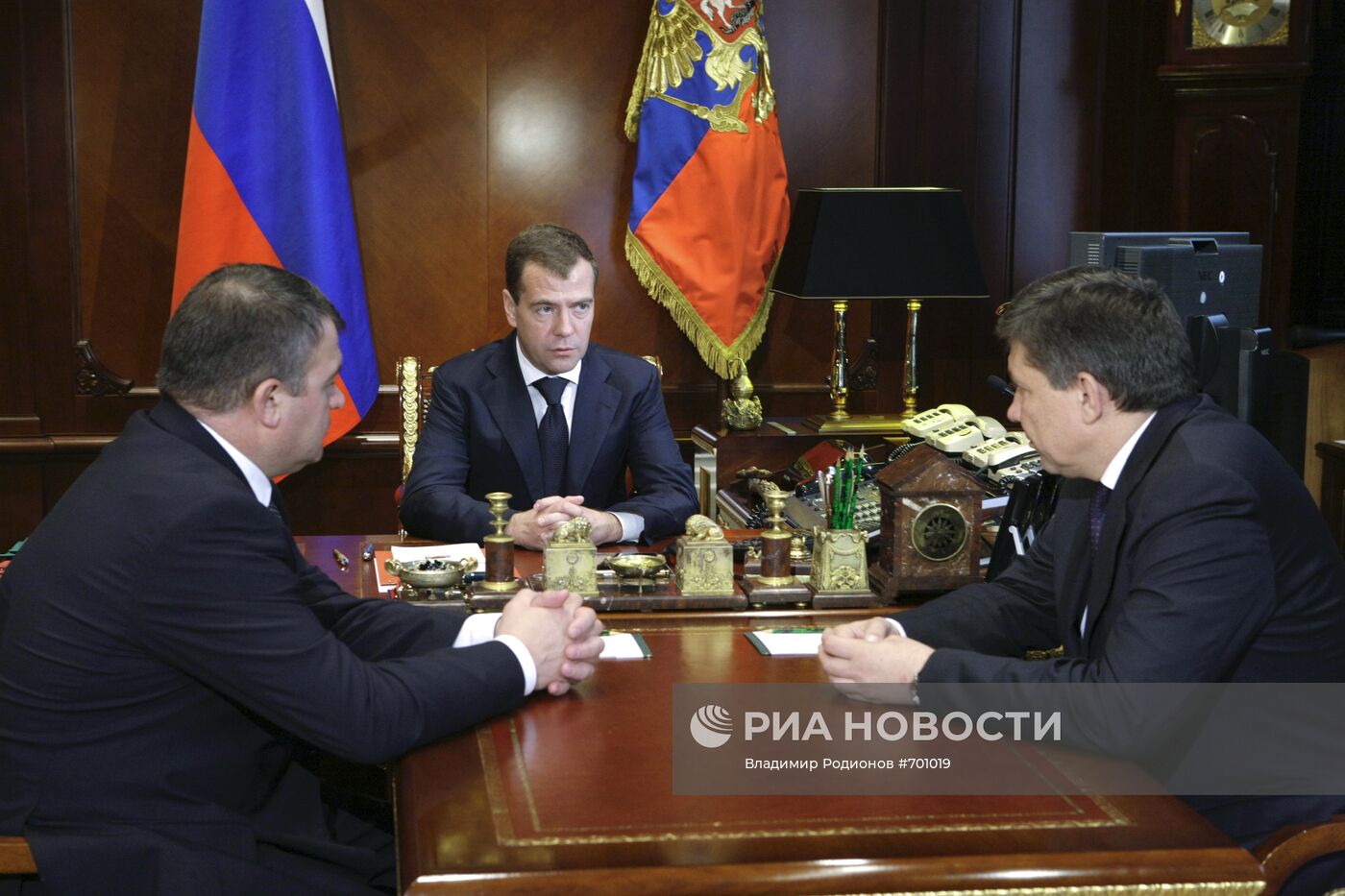 Д.Медведев назначил В.Поповкина первым замминистра обороны РФ