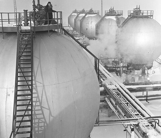 Установки на заводе синтетического каучука