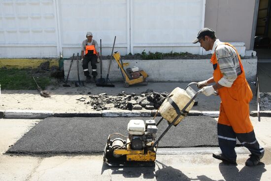 Ямочный ремонт дорожного покрытия
