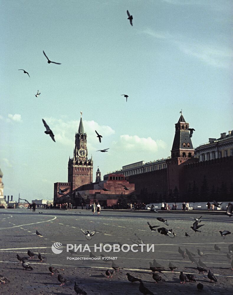 Вид на Московский Кремль и Мавзолей В.И. Ленина