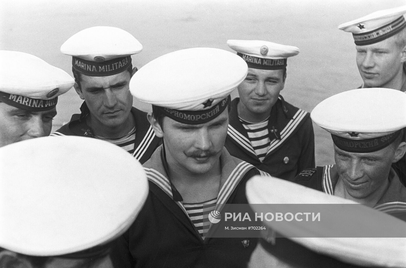 Дружественная встреча советских и румынских моряков