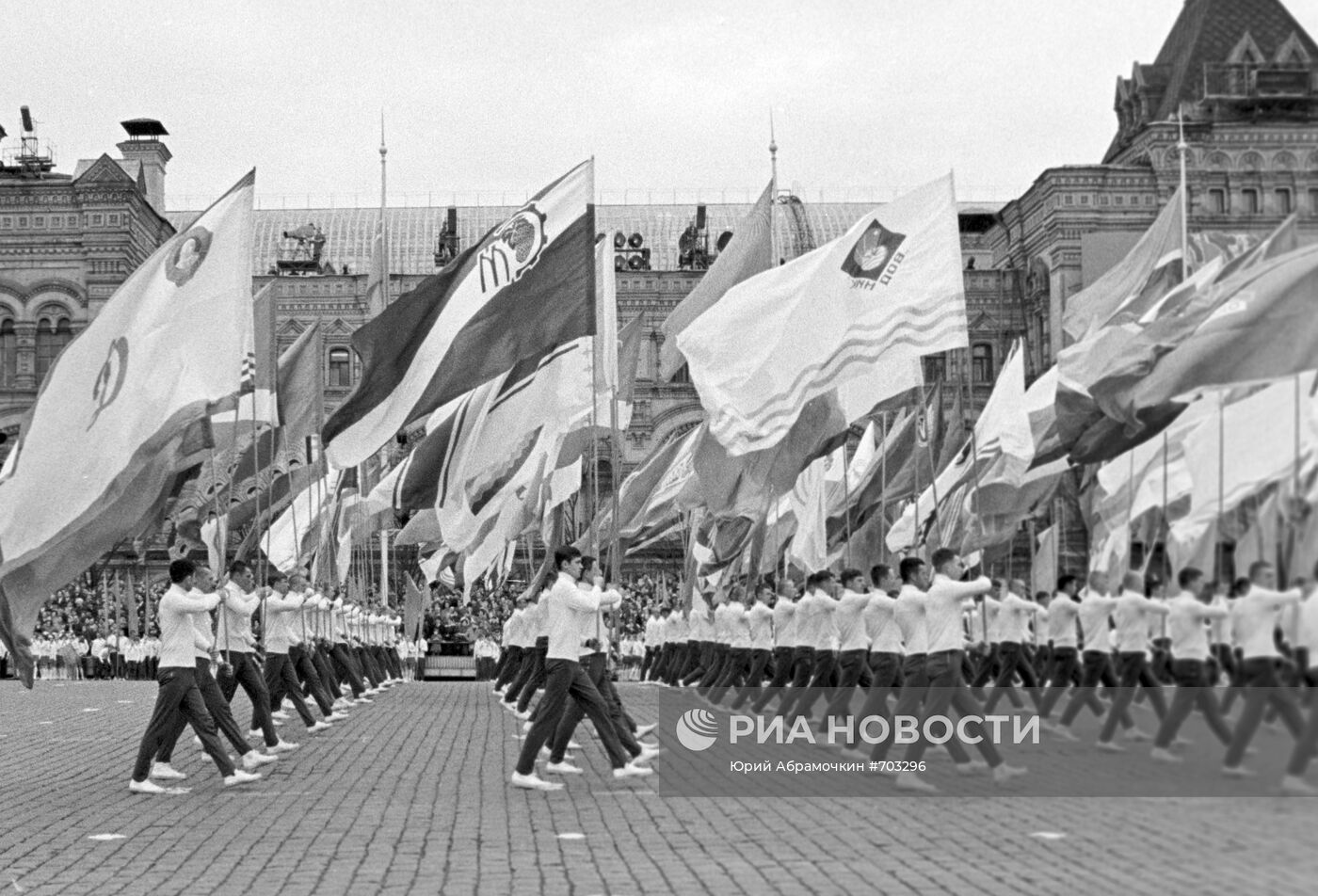 Первомайская демонстрация на Красной площади в Москве