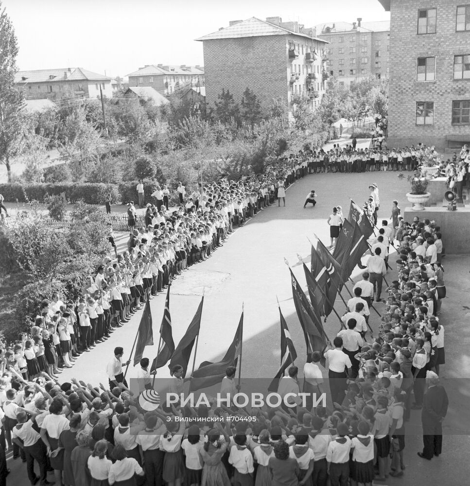 Фестиваль "Огонек пятнадцати дружных" в городе Фрунзе
