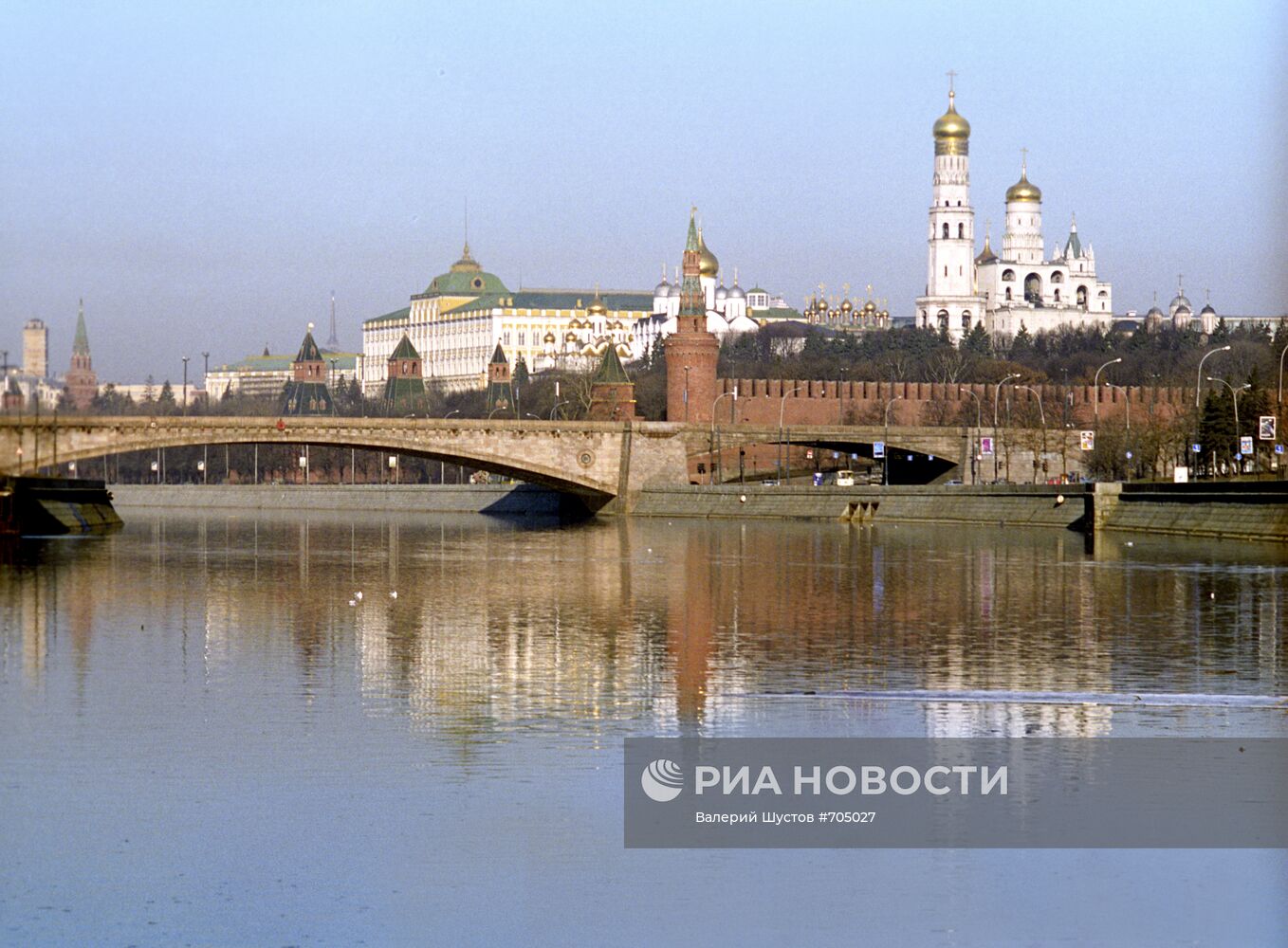 Вид на Московский Кремль и Большой Москворецкий мост