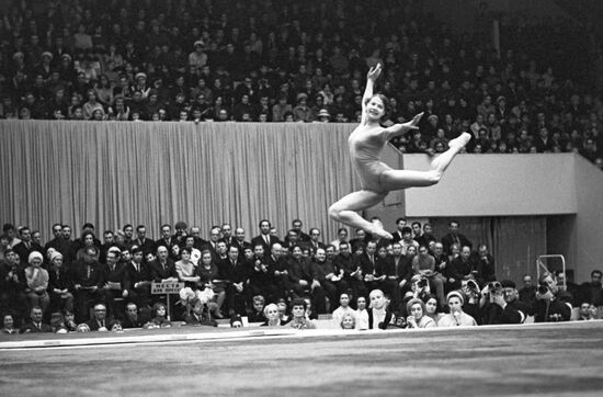 Людмила Турищева на Кубке СССР по гимнастике 1971 года